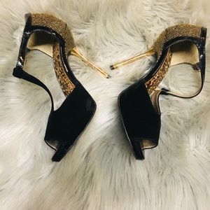 🔥💥!!Black and Gold (front) suede heels!!💥🔥